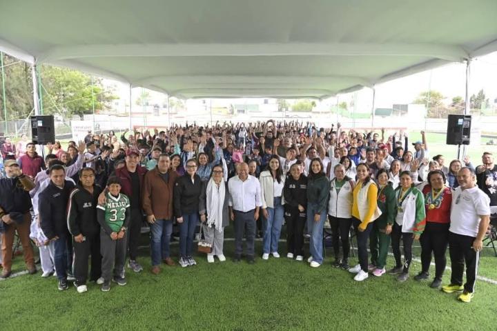 Entrega Raciel Pérez Cruz rehabilitación integral del Deportivo Tlalnepantla