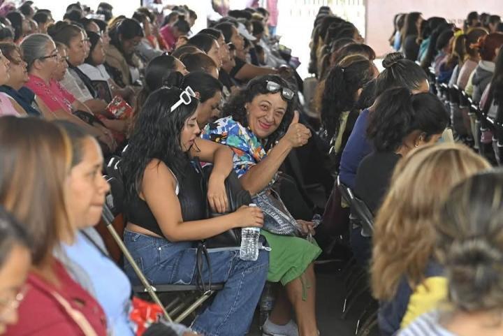 Entregan más de 2 mil 500 tarjetas del programa estatal "Mujeres con Bienestar" en Tlalnepantla