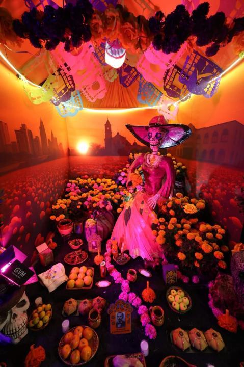 Conserva Huixquilucan tradiciones con exhibición de ofrendas de Día de Muertos